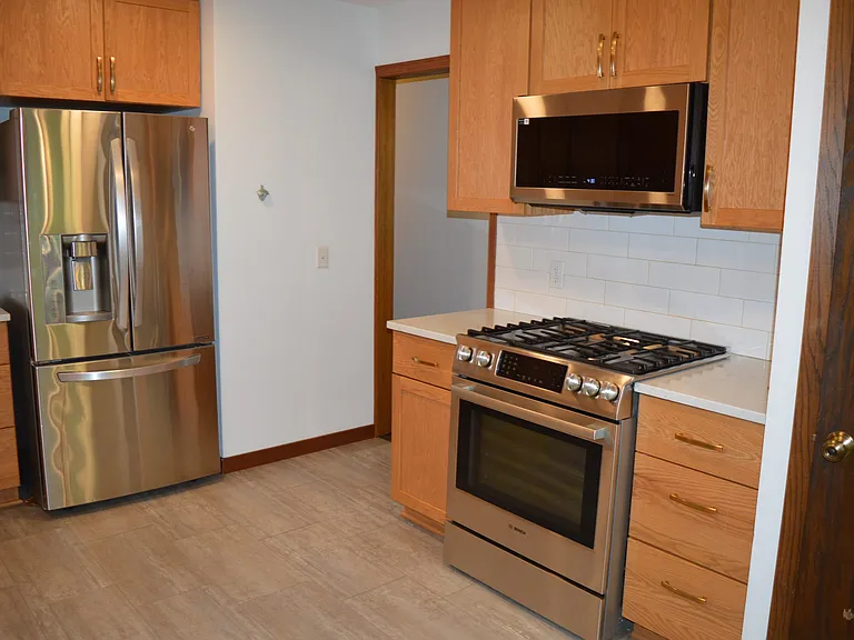 1870 Sand Ridge Ct — Photo 7
