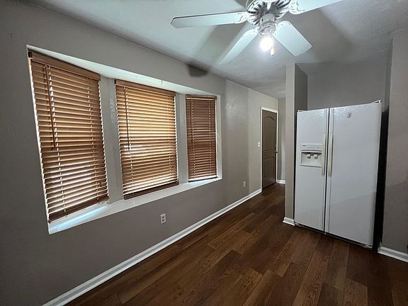 4th image of 121 Boardwalk Ln
