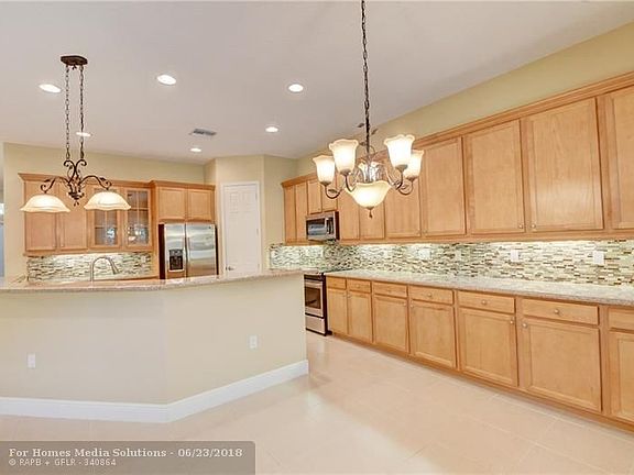 4th image of 9434 Isles Cay Dr