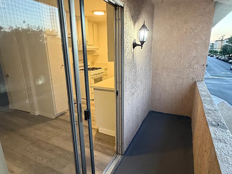 5354 Yarmouth Ave — Photo 19