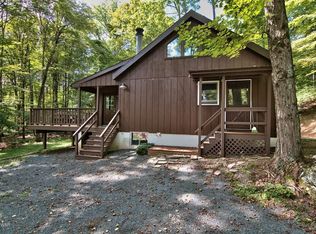 4 Big Spring Ln, Lake Ariel, PA 18436