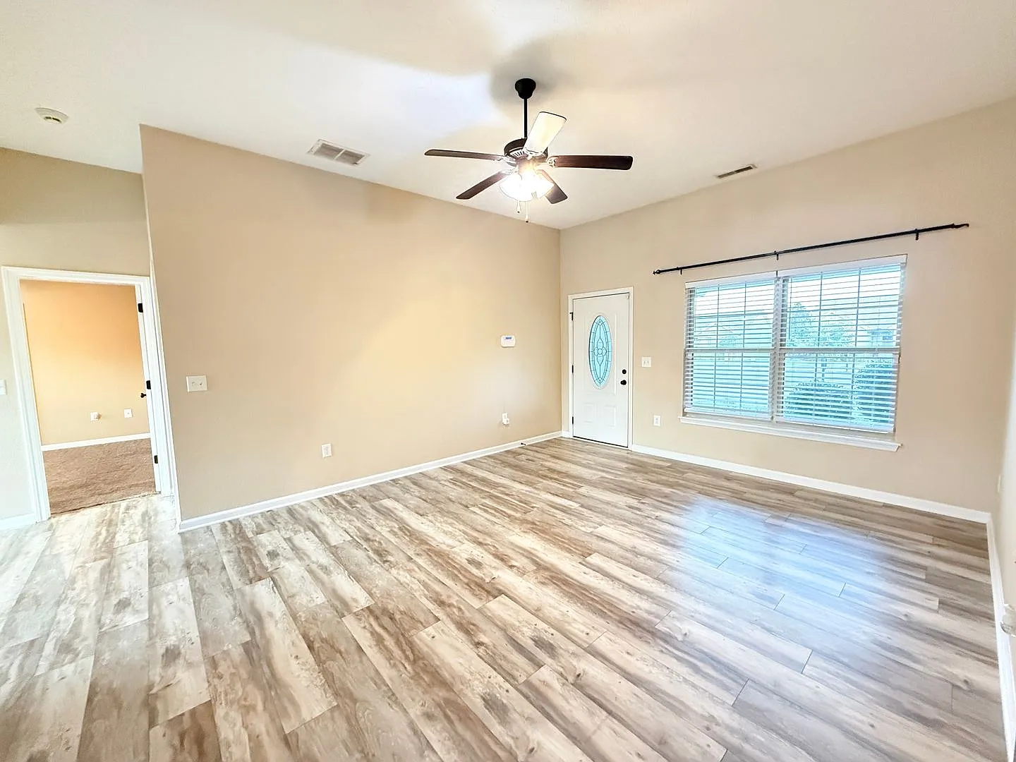 Beautiful 3 Bed / 2 Bath Home — Photo 3