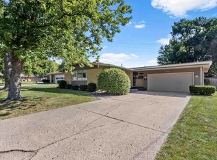 5108 N Sunnyview Ct, Peoria, IL 61614