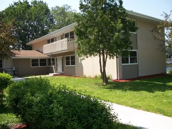 2 bed, 1.0 bath, $800, 2116 Fisher St, Madison, WI 53713