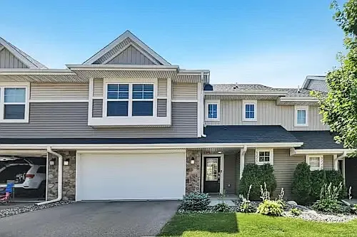 3 bed, 2.5 bath, 1804 sqft, $2,599 — Photo 2