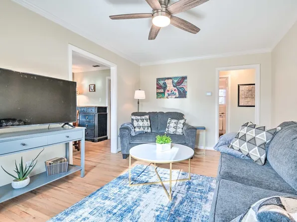 601 Circle Dr, Arlington, TX 76010
