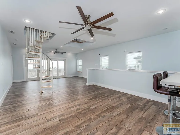 133 Oleander Dr — Photo 18