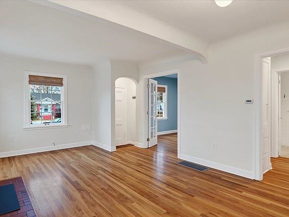 4th image of 2219 W Carlisle Ave