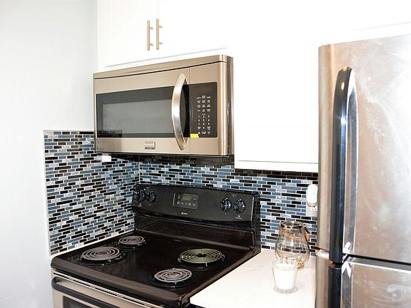 4th image of 10469 Briarbend Dr APT 1