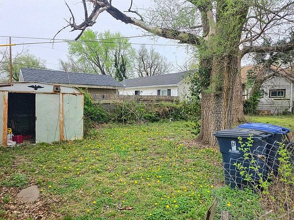 3rd image of 422 N Topeka St