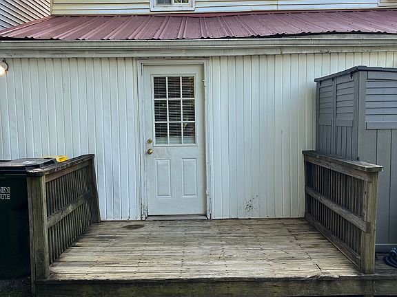 Rear deck and entrance.