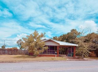 1810 Roosevelt St, Pascagoula, MS 39567
