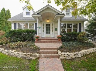 255 S Oakland Grv, Elmhurst, IL