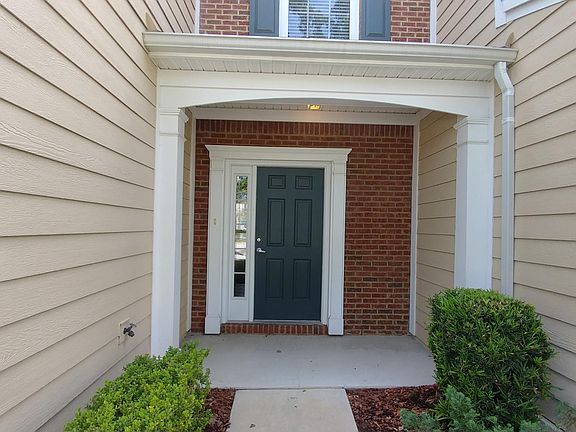 3rd image of 4822 Parkhurst Pl