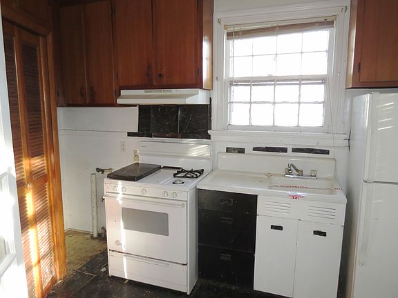 5th image of 2405 Langston Ave