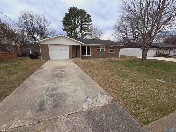 1724 Wakefield Dr NE, Huntsville, AL 35811
