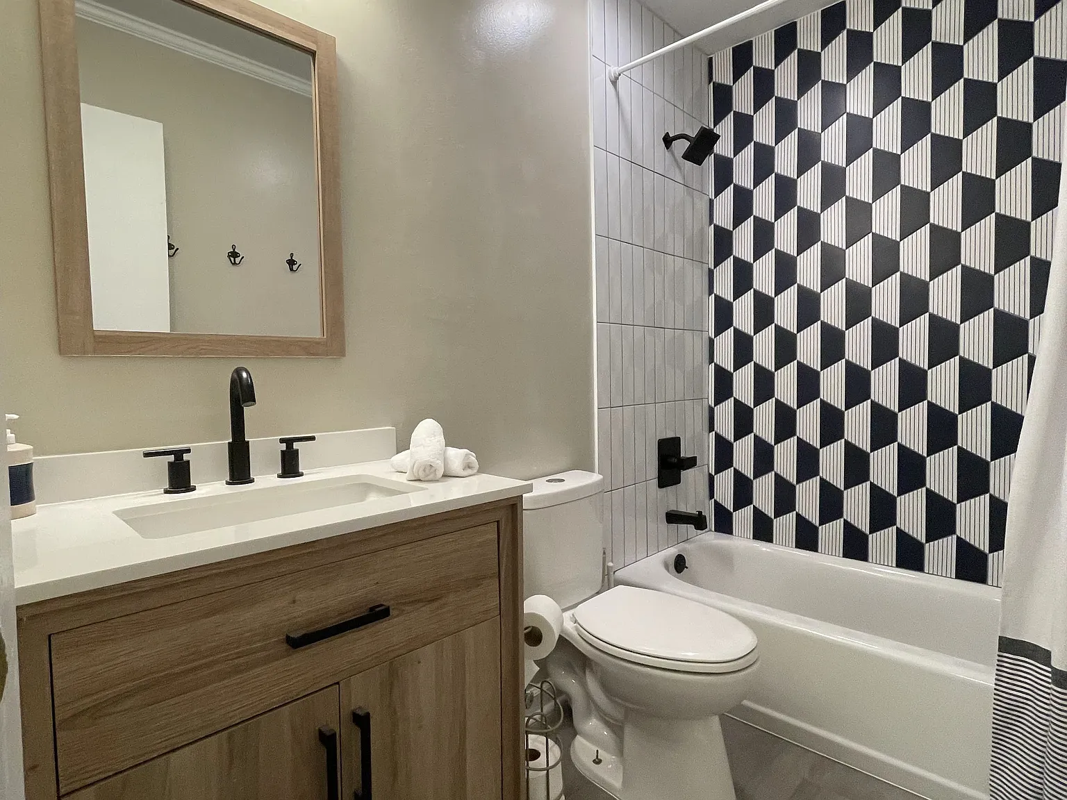 2 bed, 1025 sqft, $1,795 — Photo 3