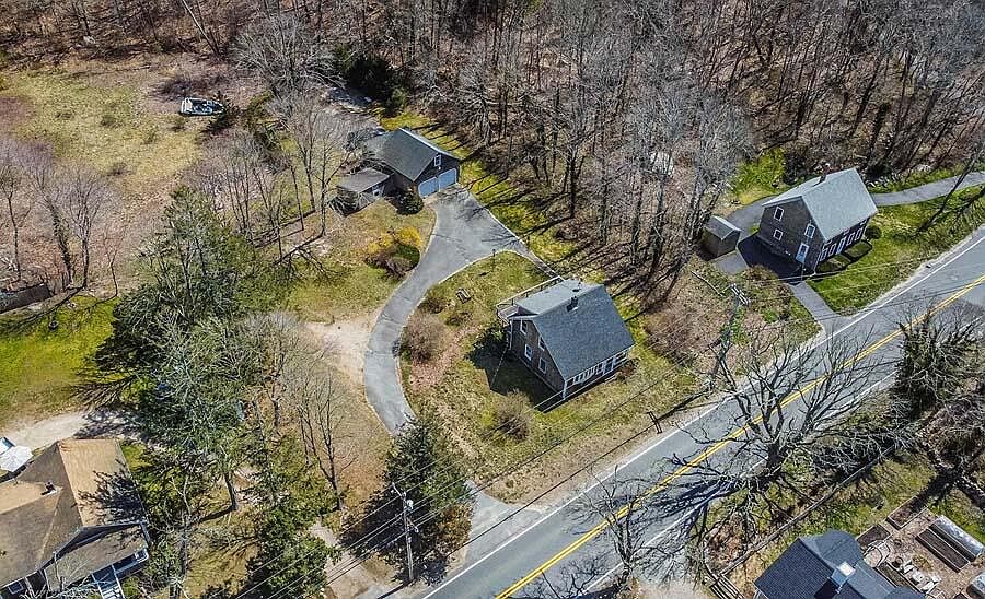 1st image of 19 N Falmouth Highway