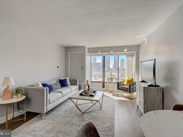 2001 Hamilton St APT 824, Philadelphia, PA 19130