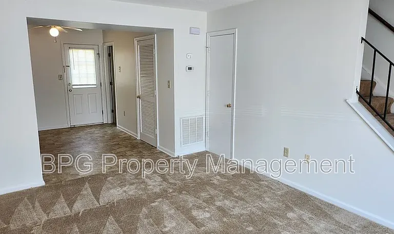 601 Hamlet Ave #D — Photo 3