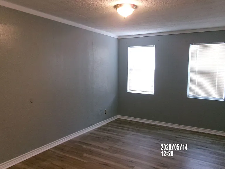 220 SW 24th St — Photo 10