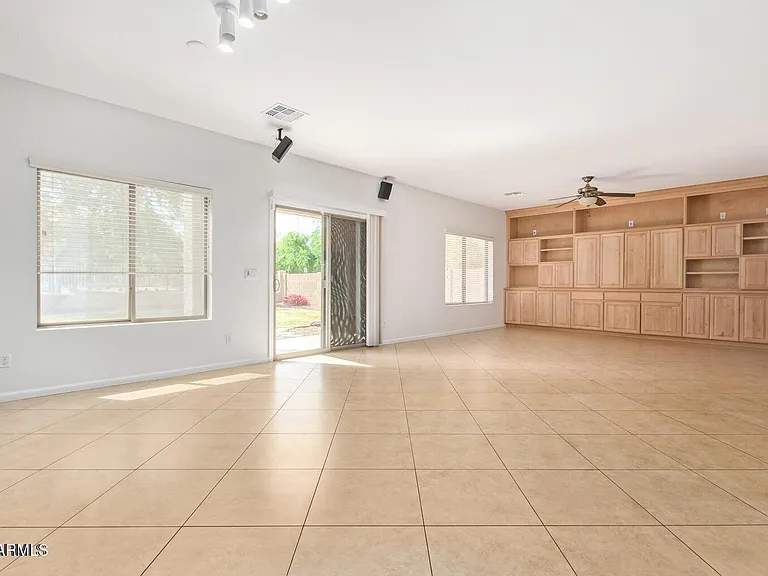 4542 N 111th Dr — Photo 5