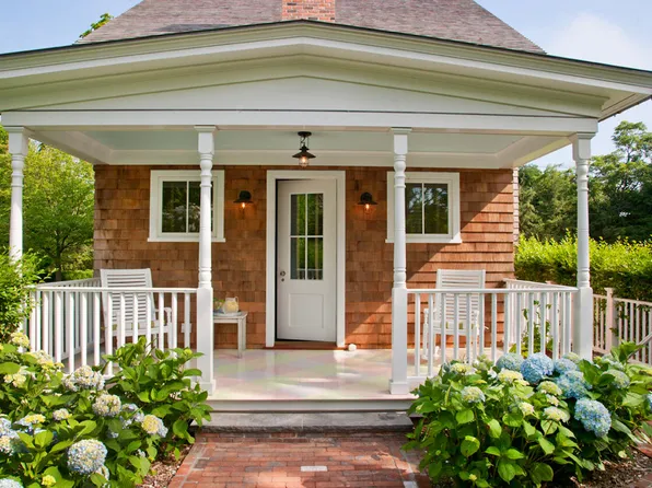 https://photos.zillowstatic.com/fp/cf3f043056c1171d75bc53ef81afcd30-p_e.webp