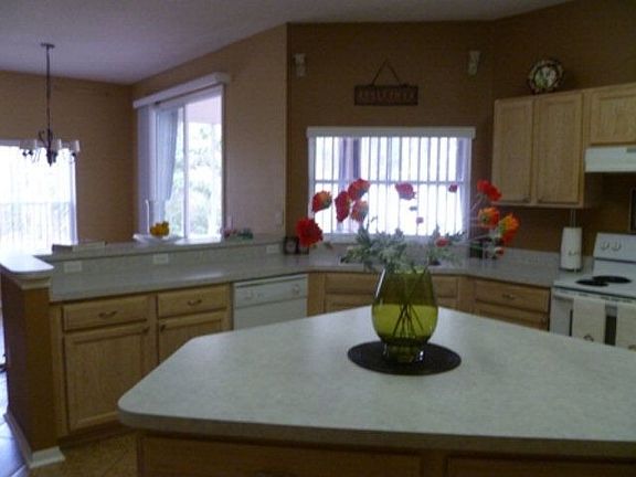 2nd image of 10 Palmer Ln