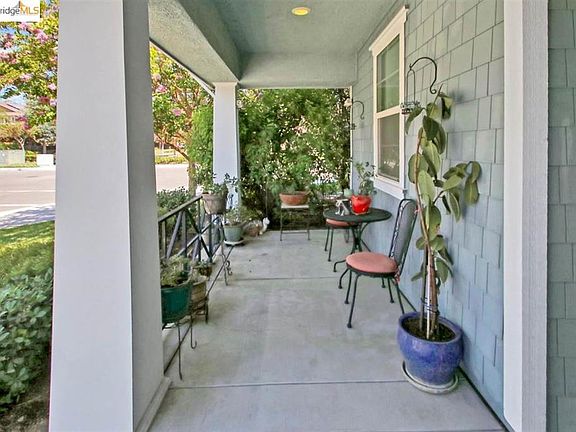 4th image of 790 Yosemite Dr