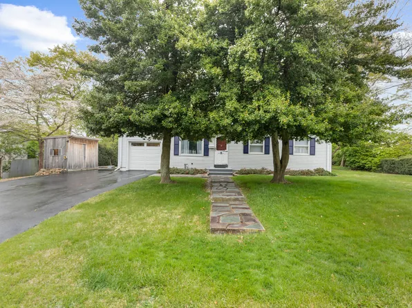 8 Canterbury Road, Groton, CT 06355