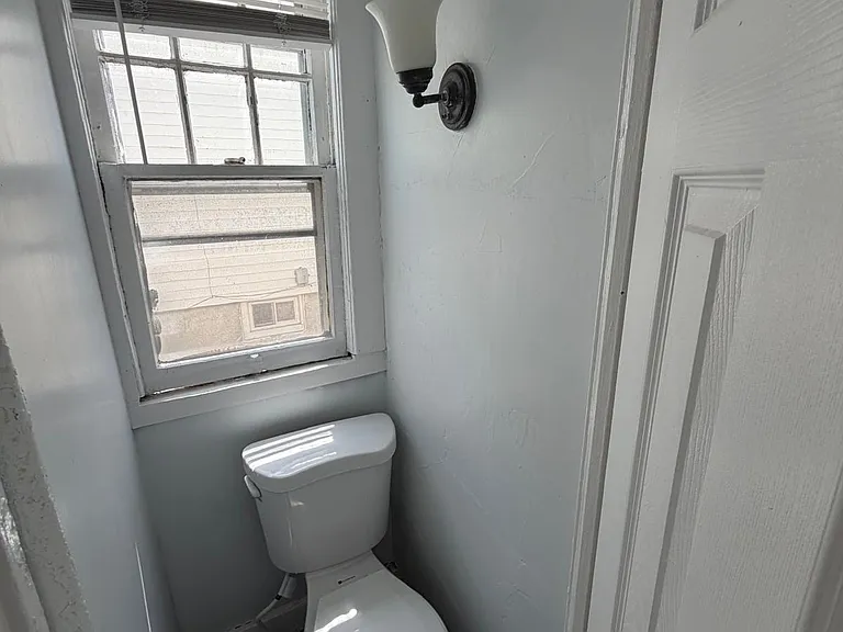 714 Chandler Ave — Photo 9