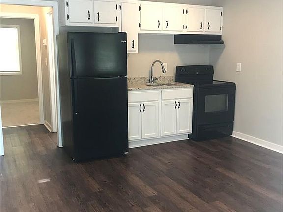 2nd image of 611 N Maple St