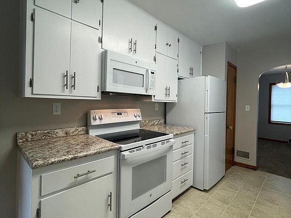 3rd image of 506 Tilden St