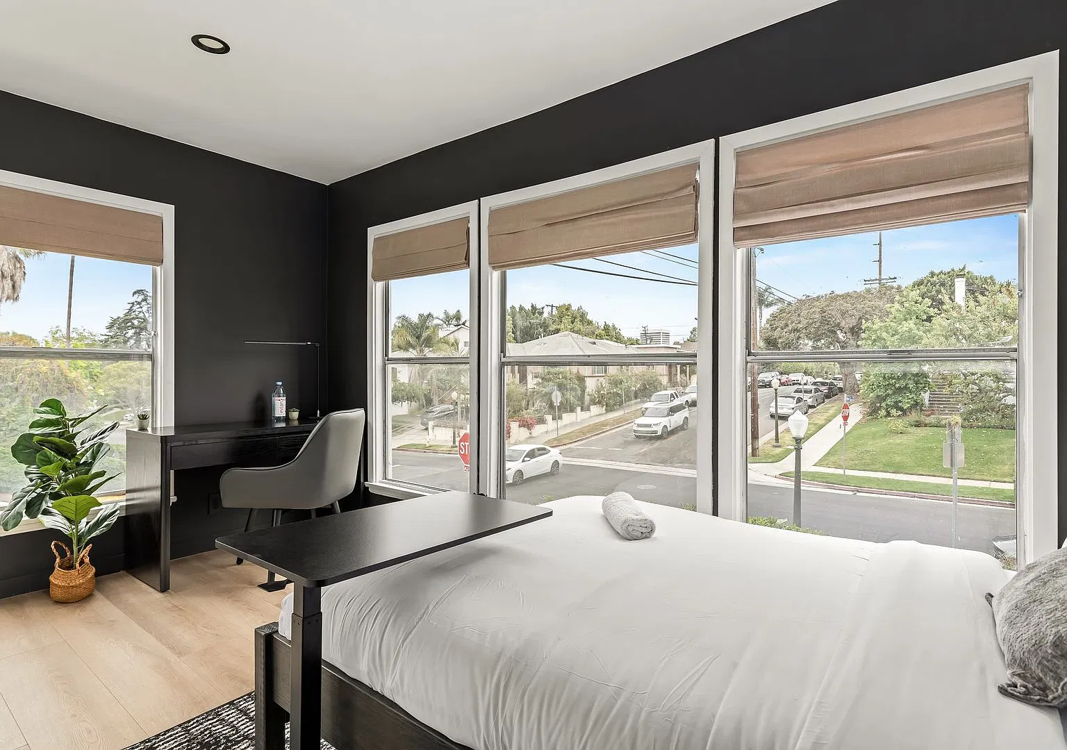 A 4 Bedroom, 3 Bathroom apartment with common areas and a fully functional kitchen at 1476 Malcol... — Photo 4