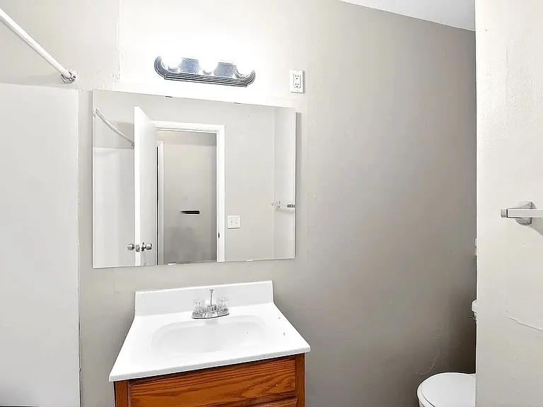 3641 N Richardt Ave — Photo 5