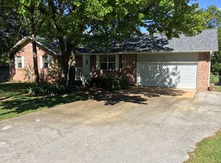 704 N Dogwood St, Strafford, MO 65757