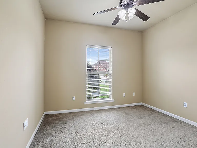 17049 Jamestowne Dr — Photo 8
