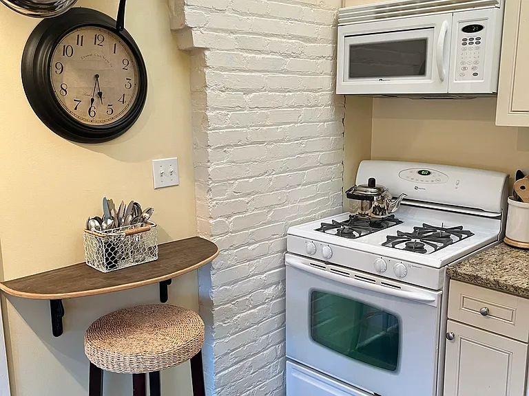 147 E Chestnut St #3 — Photo 5