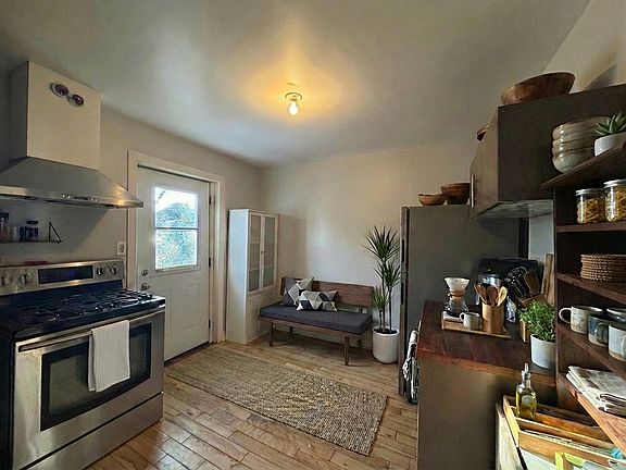 2nd image of 33 Barnesdale Ave S #2