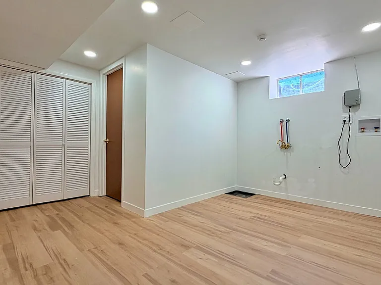 3045 N Niagara St — Photo 22