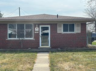 18388 Blue Island Ct, Roseville, MI 48066