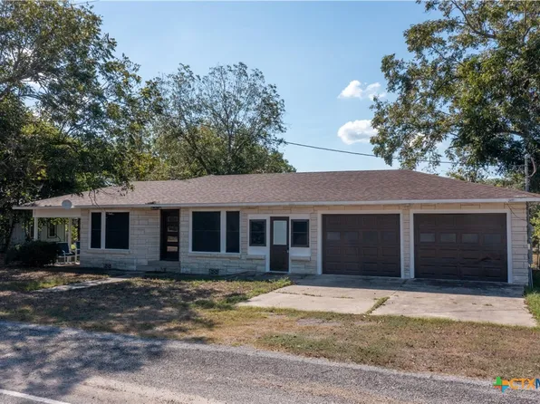 153 W Fm 884, Weesatche, TX 77993