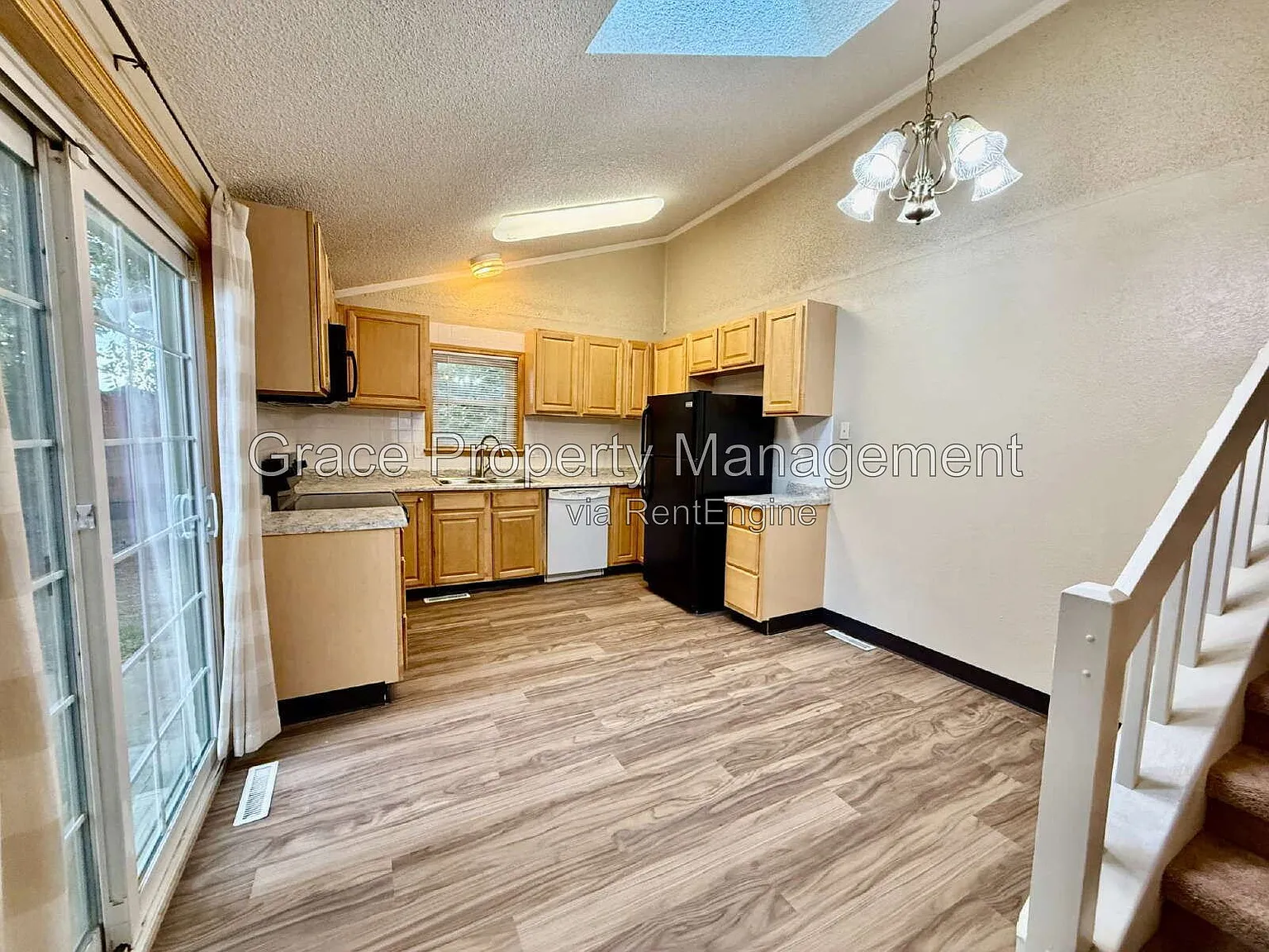 3 bed, 2.0 bath, 1476 sqft, $2,395 — Photo 3