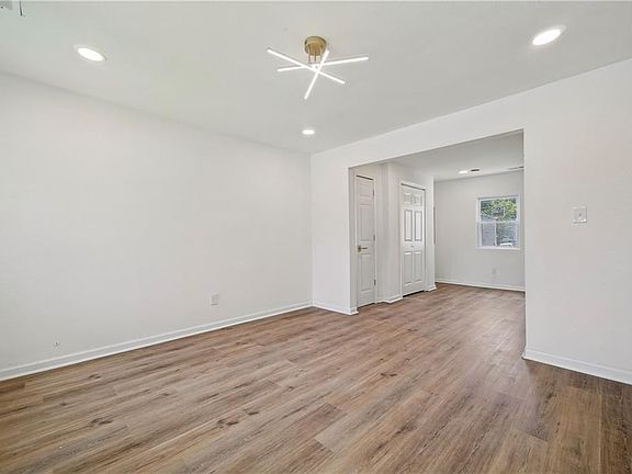 4th image of 123 Ash Ave