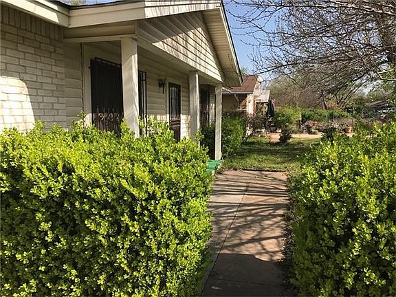 Sidewalk from driveway leading to the front entrance