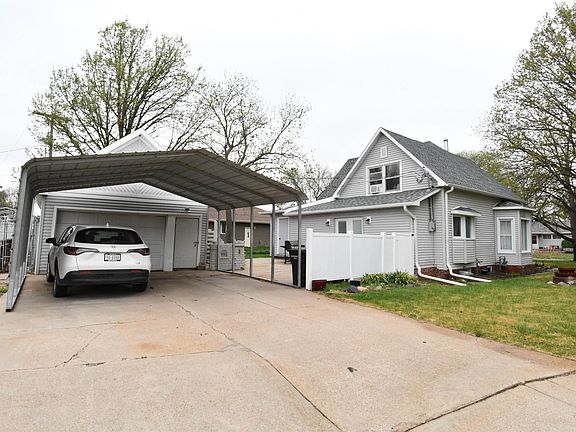 3rd image of 2611 W 5th St