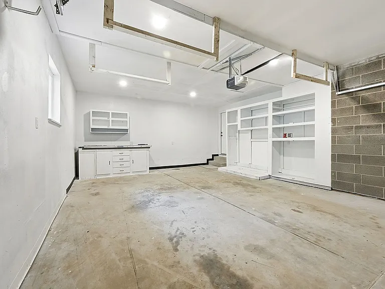 23 University Dr — Photo 35
