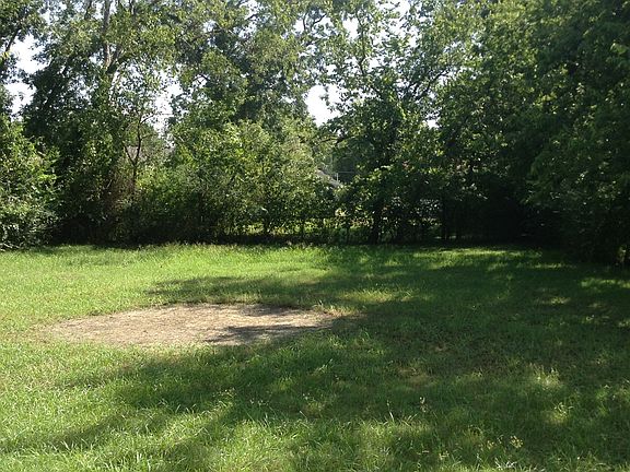 Deep fenced rear yard