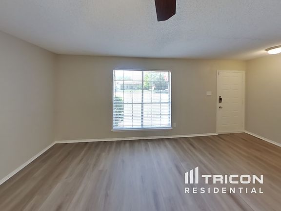 3rd image of 705 Barkridge Trl