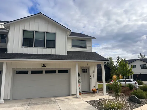 307 Talons Dr, Eagle Point, OR 97524